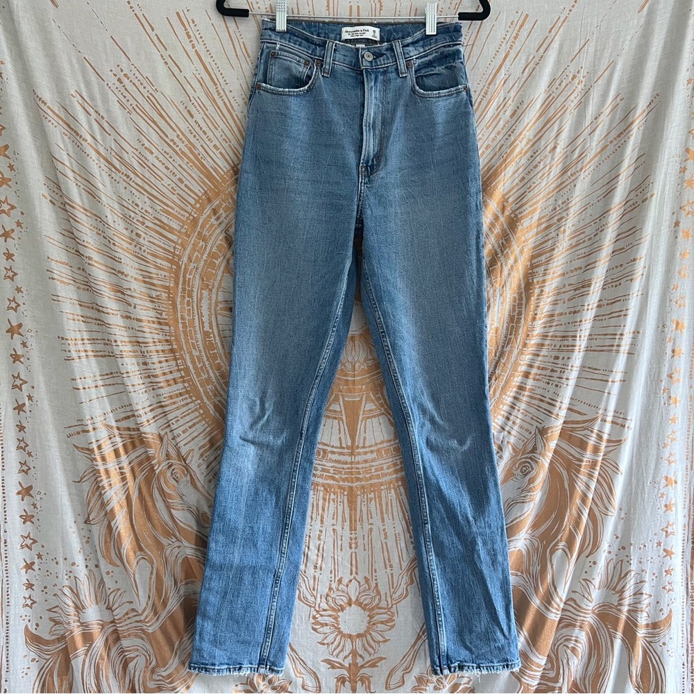 Abercrombie and Fitch Curve Love Ultra High Rise 90s Slim Straight Jean 26 Long